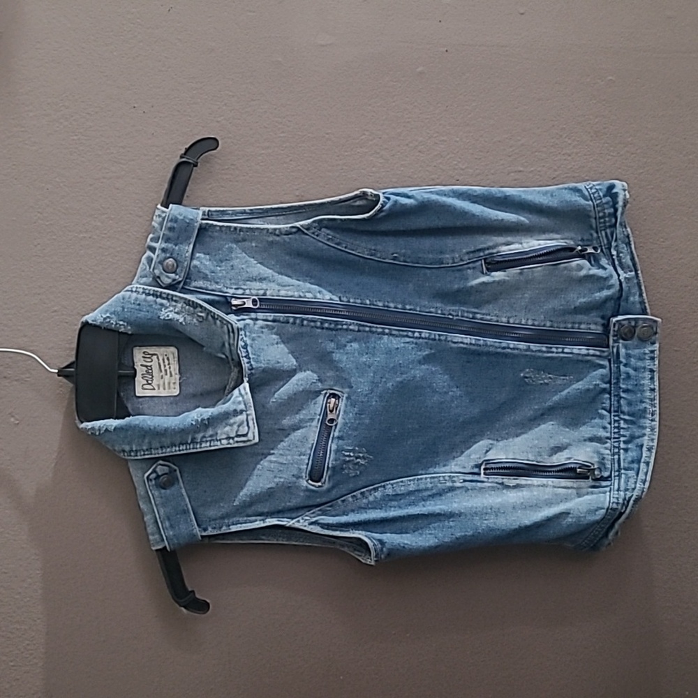 Vest - Picture 5 of 5